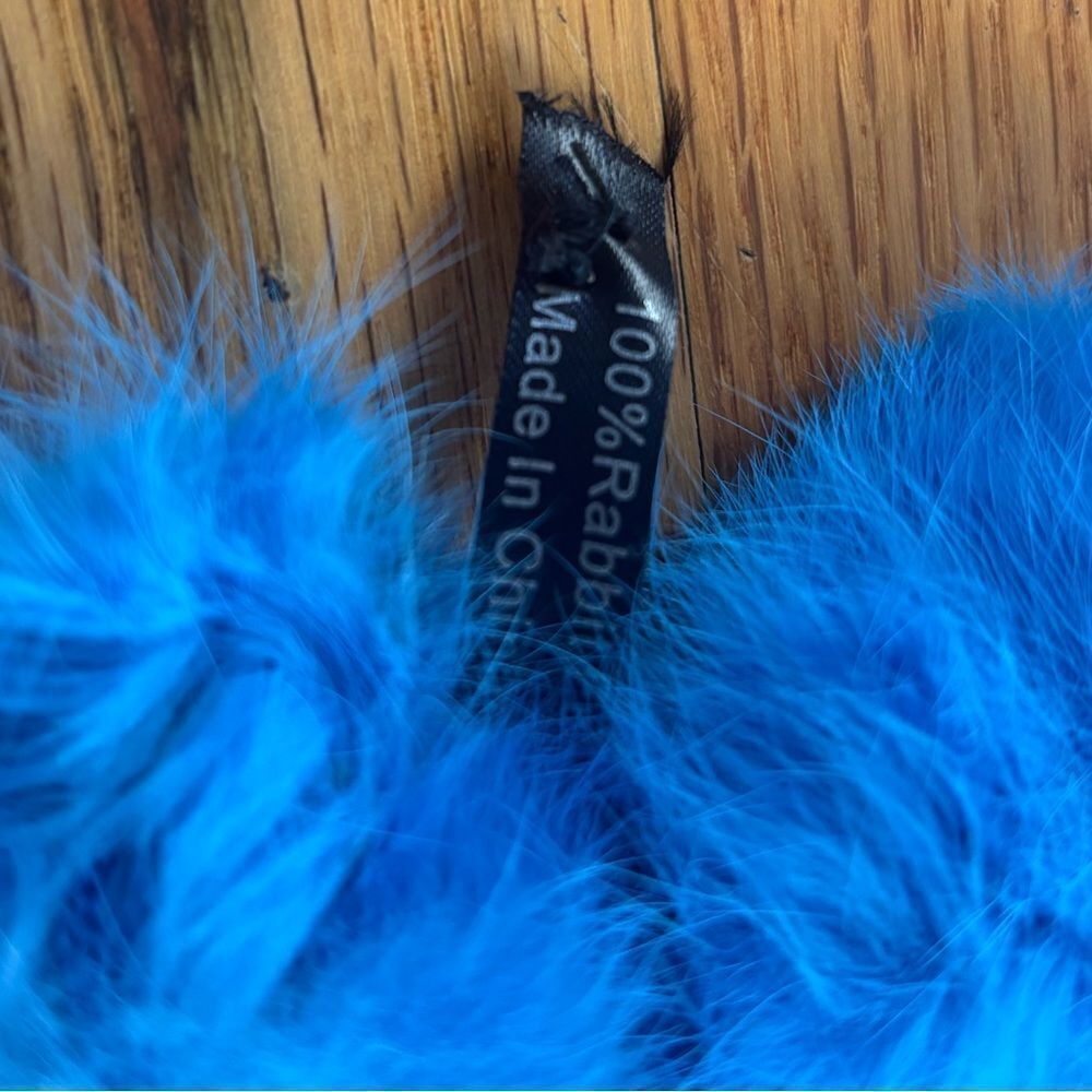 Blue Luxury 2000’s Rabbit Scarf - Picture 5 of 5